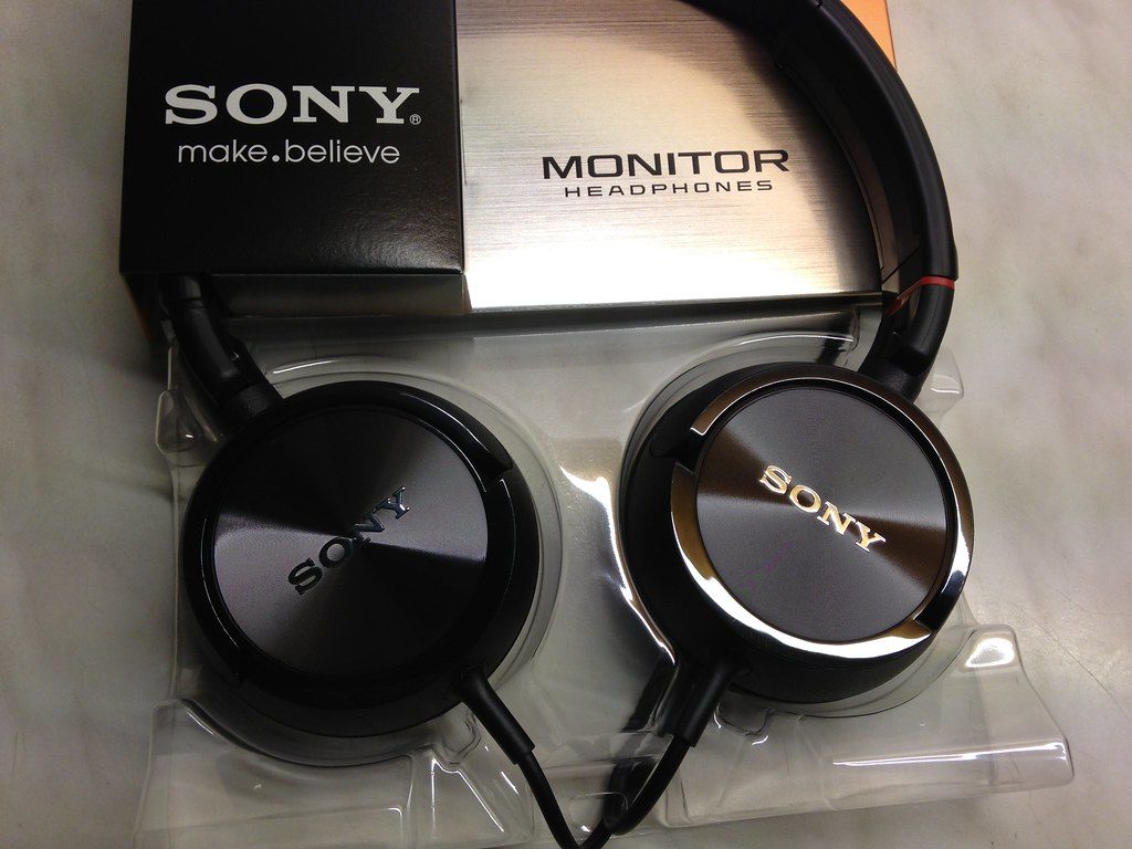 Sony স্টেরিও হেডফোন (তারযুক্ত) — ইন্টাক্ট বক্স
