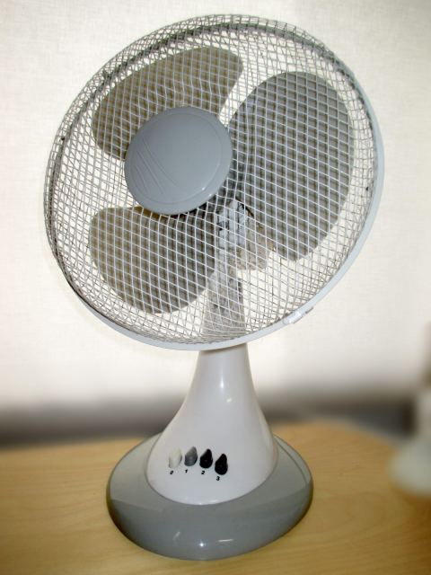 টেবিল ফ্যান 12" — ৩ স্পিড